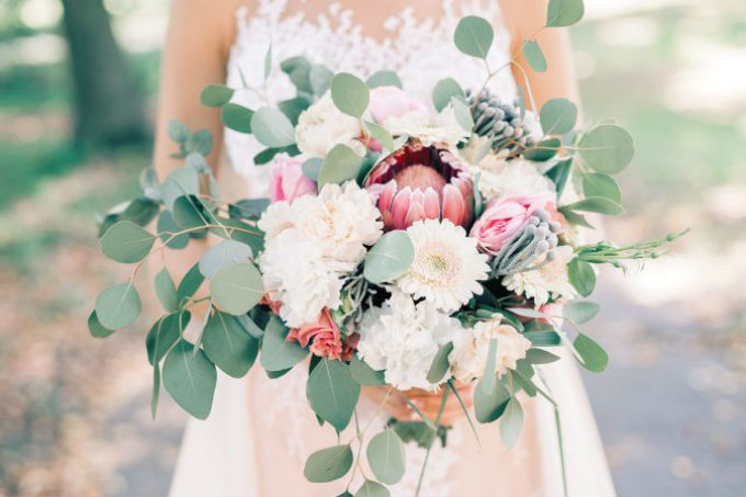 Vestido de noiva em forma de maiô? Veja a peça que está causando polêmica