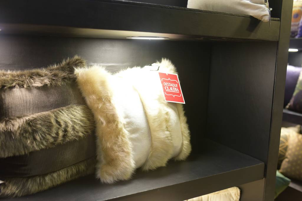 Almofada Slash Fur, da Hávia Almofada Slash Fur, da Hávia