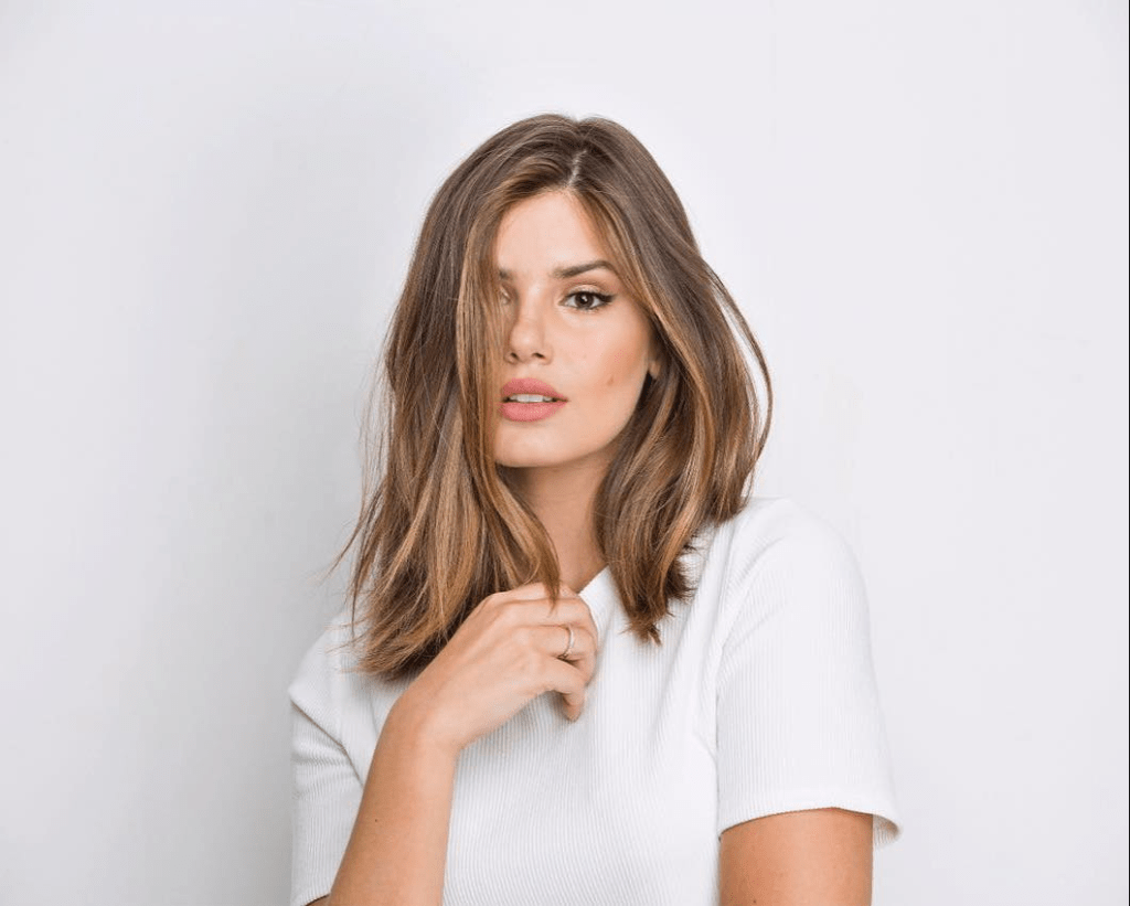 Camila Queiroz long bob assimétrico