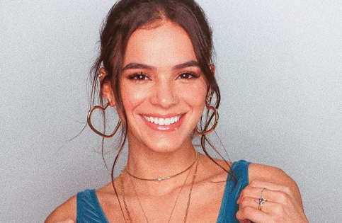 Bruna Marquezine muda o visual novamente e nós adoramos!