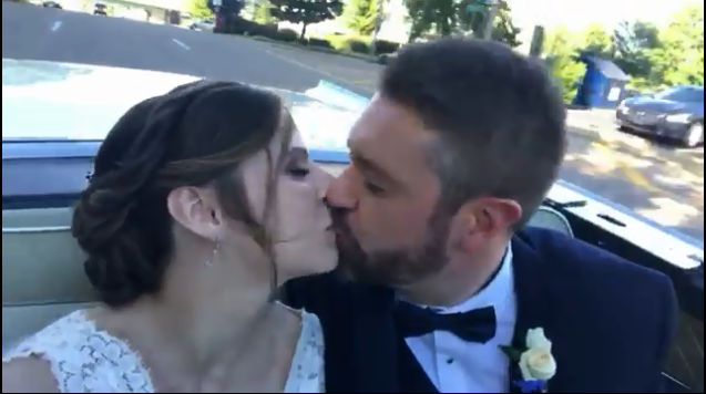 Casal que se conheceu durante a infância em hospital sobe ao altar