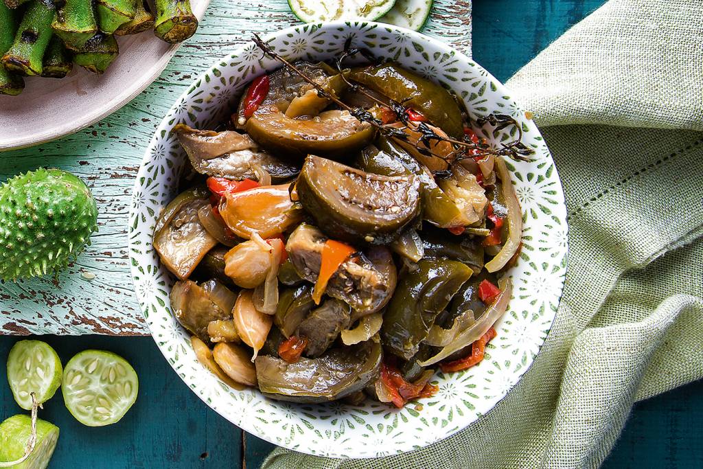 “caponata” de jiló e alho assado “caponata” de jiló e alho assado