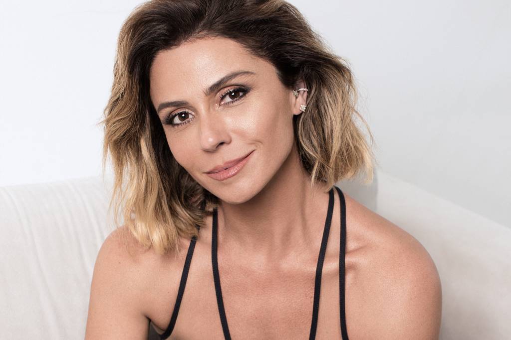 Giovanna Antonelli paga promessa de joelhos e se machuca