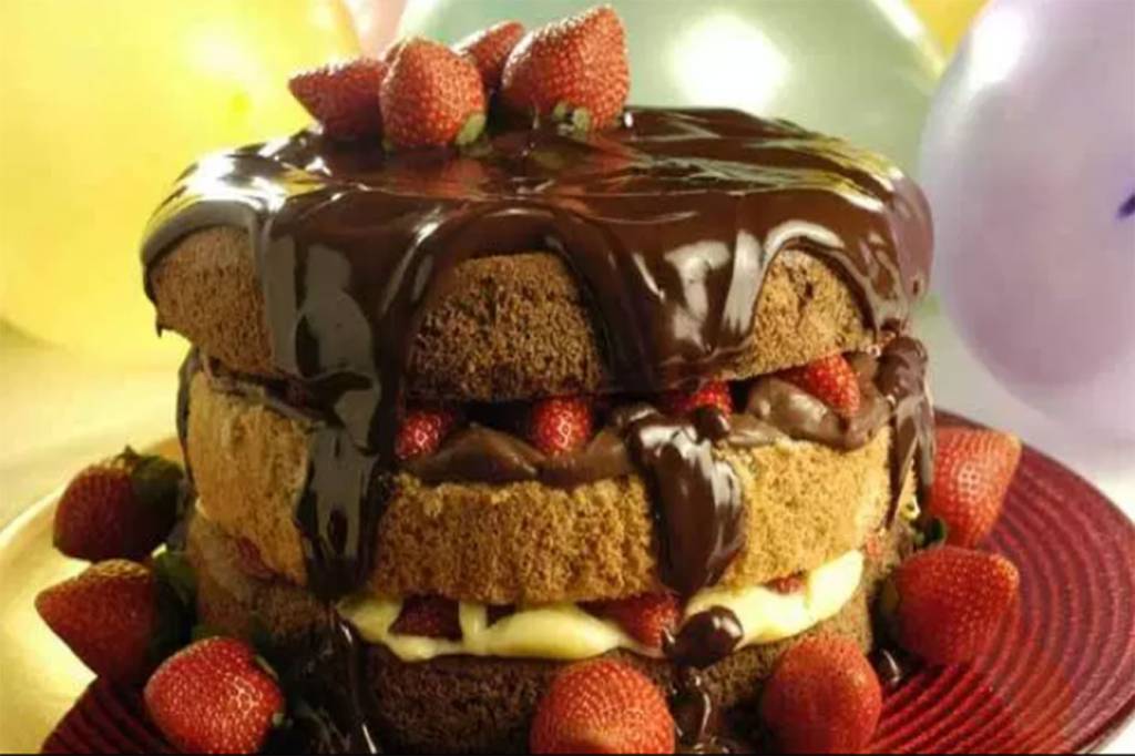 bolo-de-morango-com-chocolate bolo-de-morango-com-chocolate