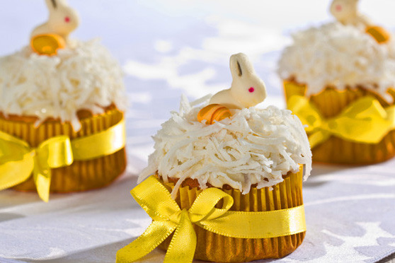 Cupcake de Páscoa com laranja e coco Cupcake de Páscoa com laranja e coco
