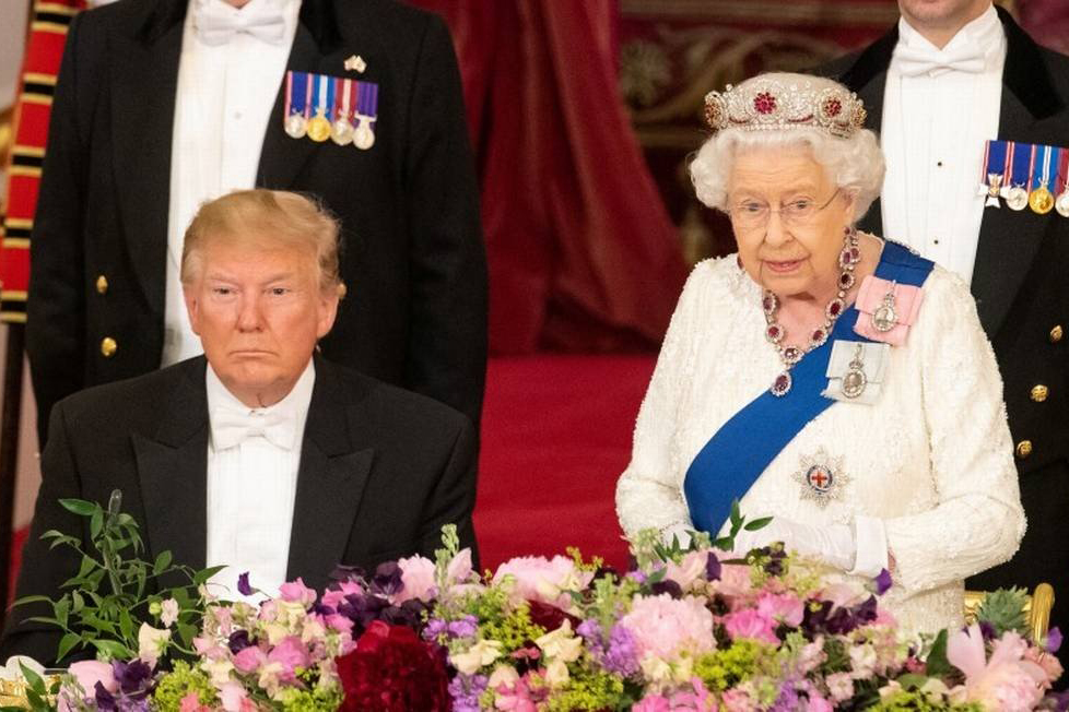Rainha Elizabeth e Donald Trump em jantar em Londres