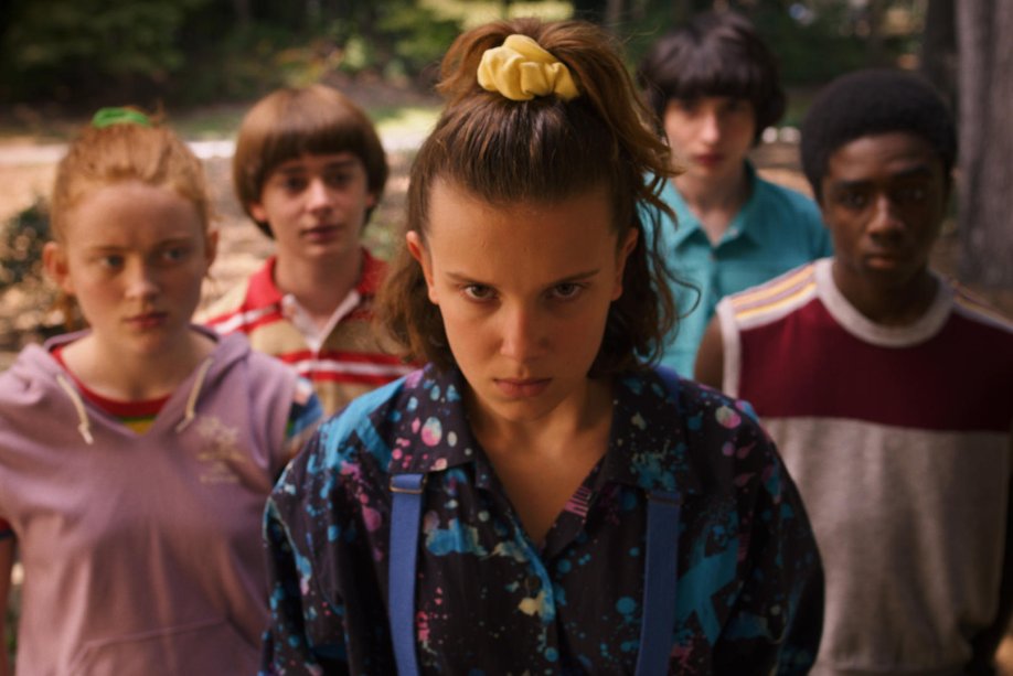 <strong>Stranger Things 3 (estreia em 04/07): <span style="font-weight:400;">Ratos assassinos, espionagem russa, Coca-Cola reformulada e um novo shopping center! É 1985 em Hawkins e grandes mudanças estão a caminho...</span></strong>