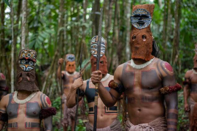 <strong>Fronteira verde (estreia em 16/08): <span style="font-weight:400;">Ao investigar uma série de assassinatos na Amazônia, uma detetive de Bogotá se depara com magia, nazistas e suas verdadeiras origens.</span> </strong> <strong>Fronteira verde (estreia em 16/08): <span style="font-weight:400;">Ao investigar uma série de assassinatos na Amazônia, uma detetive de Bogotá se depara com magia, nazistas e suas verdadeiras origens.</span> </strong>