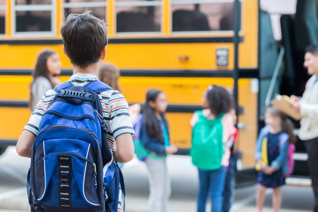 Com aulas suspensas, coronavírus muda rotina de estudantes e pais