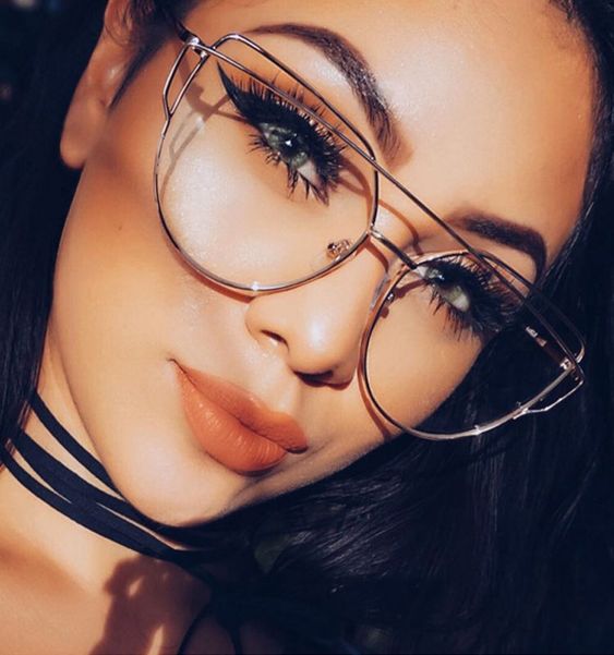 Maquiagem com óculos