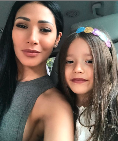 Simaria comemora aniversário da filha com bolo de 4 andares da Moana