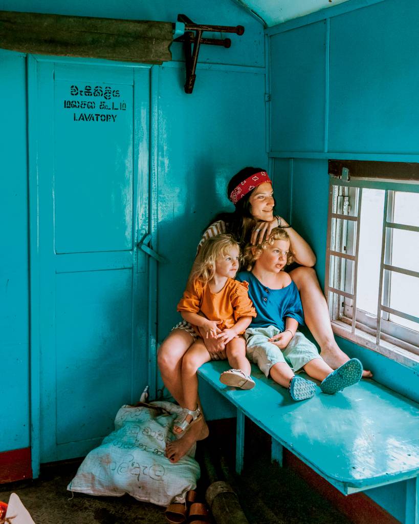 Casal viaja com os filhos pelo mundo Casal viaja com os filhos pelo mundo
