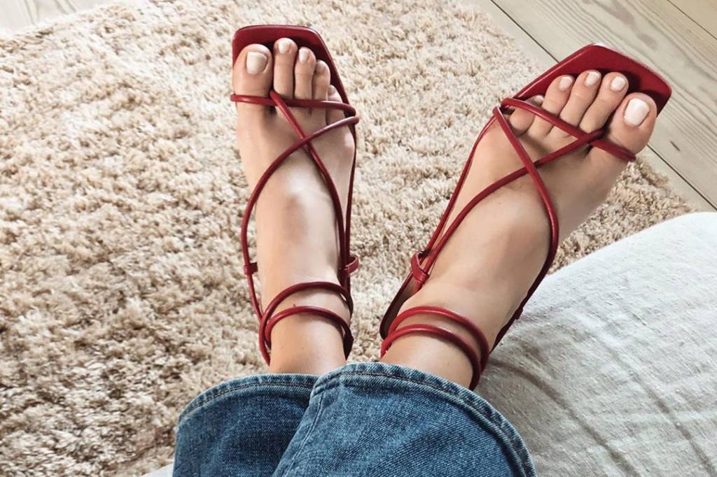 Tendência dos anos 90: inspire-se no sapato de bico quadrado