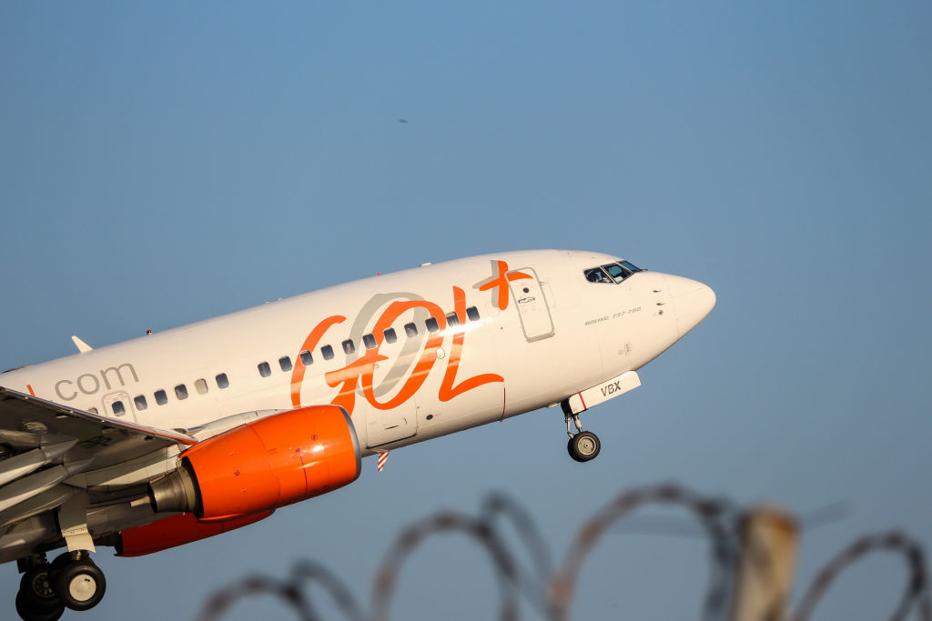 Turbina de avião da gol pega fogo durante decolagem
