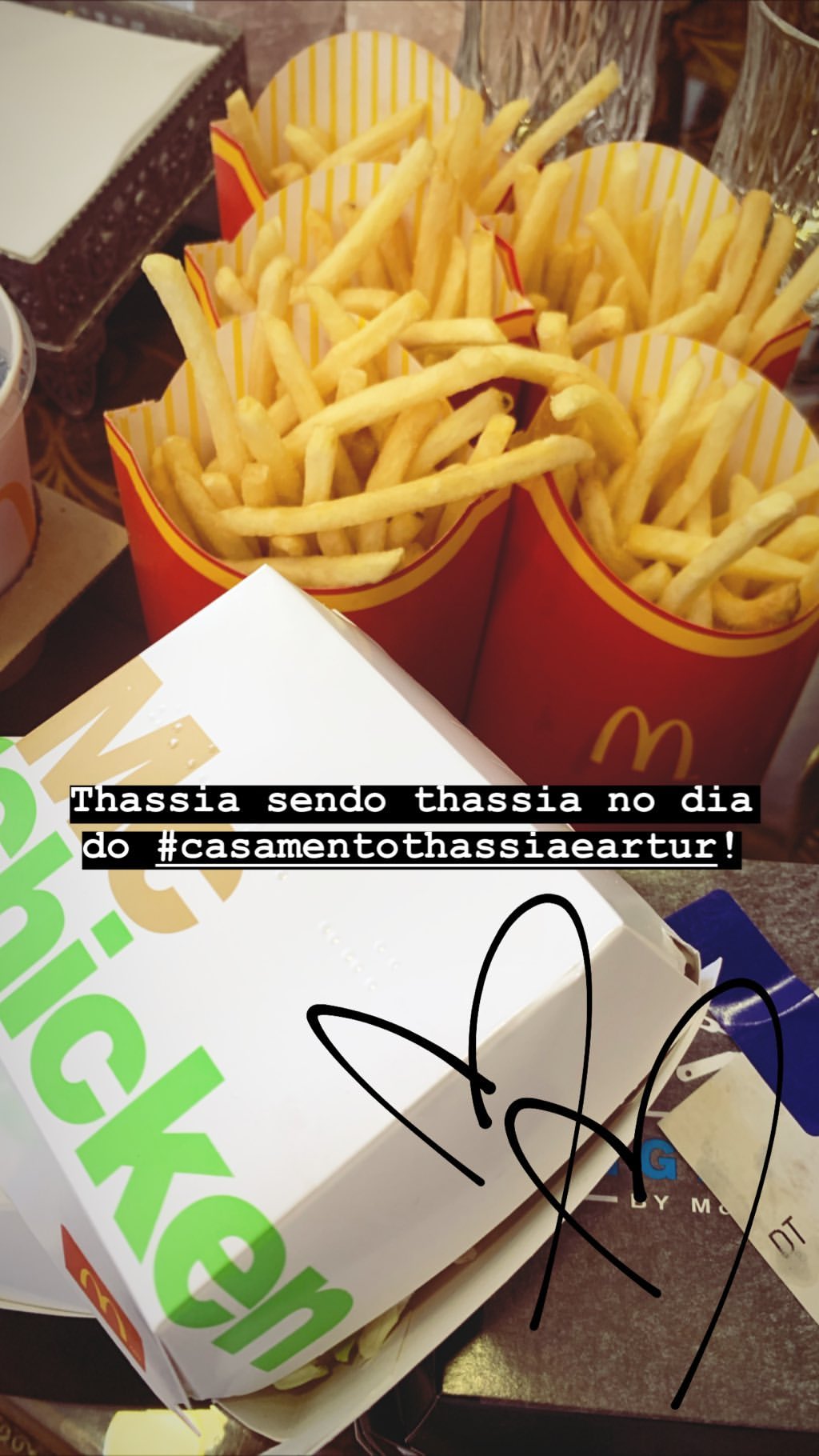 Thassia Naves almoça fast food antes de casamento Thassia Naves almoça fast food antes de casamento