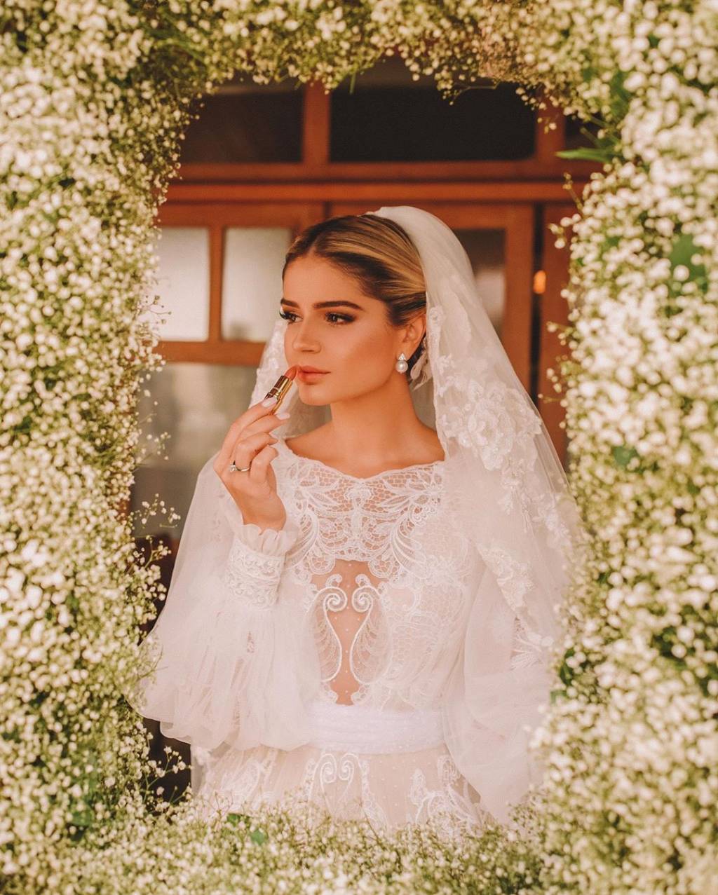 Thassia Naves come fast food antes do próprio casamento