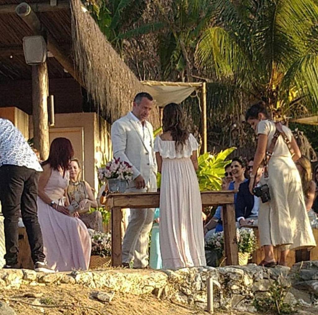 Malvino e Kyra se casam em Noronha Malvino e Kyra se casam em Noronha