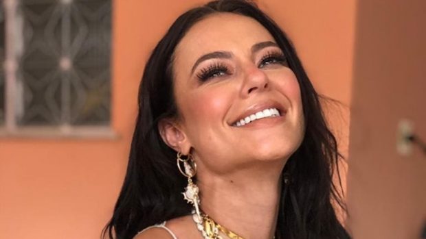 O look de 23 mil reais de Paolla Oliveira