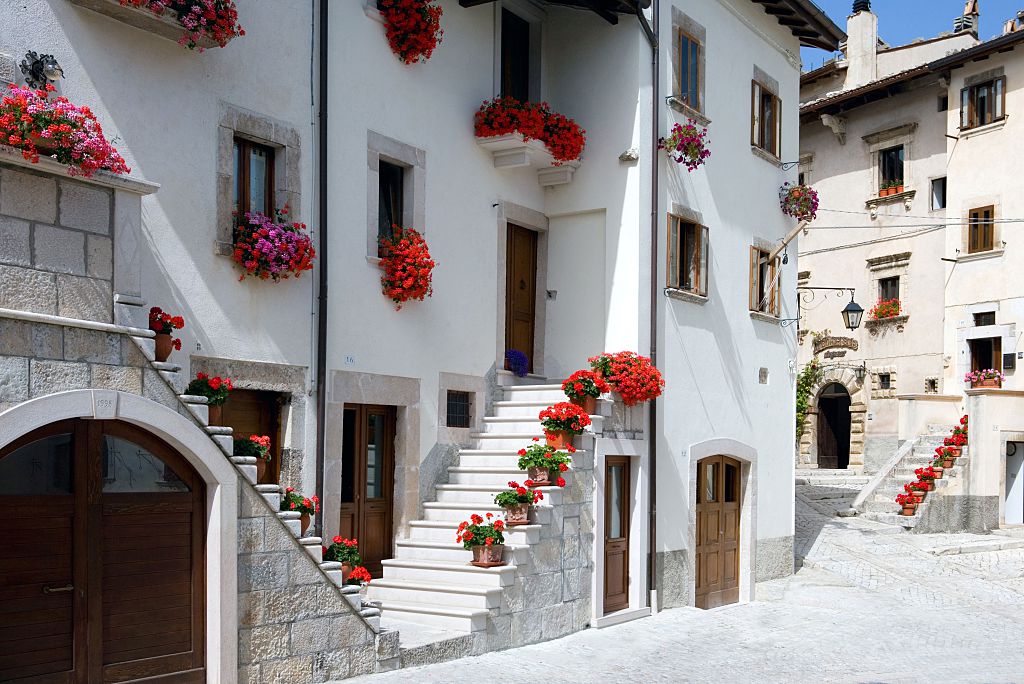 10 cidades medievais italianas para você se sentir nas séries da Netflix