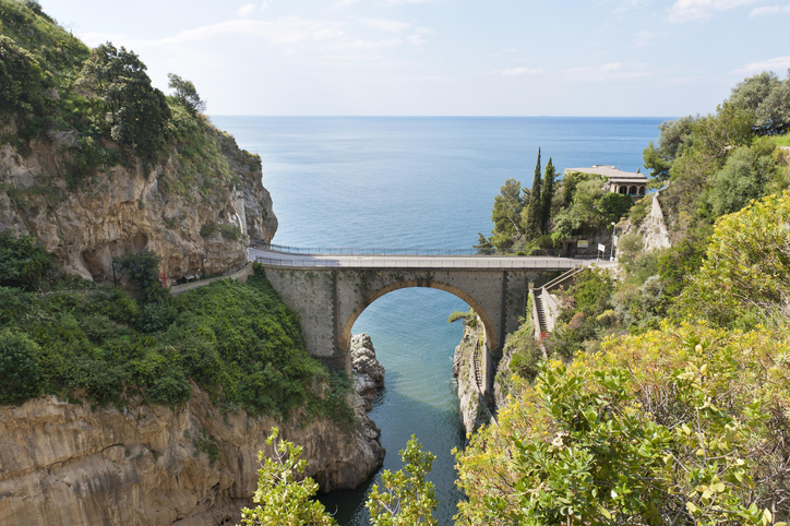 Fjord, ponte sobre o Fiordo di Furore, em Furore, Amalfi Coast, Salerno, Campania, na Itália