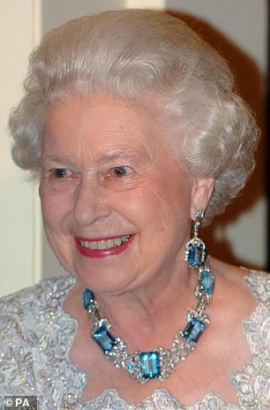 rainha elizabeth Rainha se lembra do significado de todas as suas joias