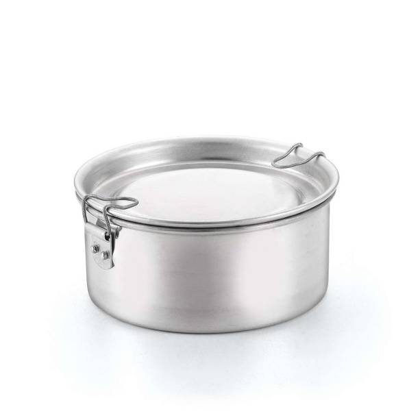 Marmita de alumínio polido, nas medidas 18 x 7 cm. <a href="https://www.mobly.com.br/marmita-no-18-aluminio-polido-aluminio-oliveira-279149.html#pid=1" target="_blank" rel="noopener">Mobly</a>, R$ 27,90