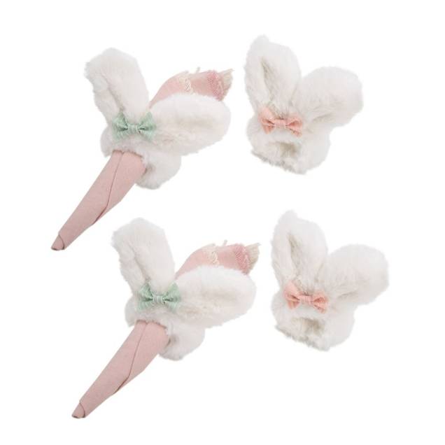 Jogo de argola para guardanapo La Collita, da Home Style, de pelúcia. <a href="https://www.camicado.com.br/p/jogo-de-argola-para-guardanapo-la-collita-4-pecas-home-style/-/A-000000000000049193-br.lc?sku=000000000000049193" target="_blank" rel="noopener">Camicado</a>, R$ 69,99 Jogo de argola para guardanapo La Collita, da Home Style, de pelúcia. <a href="https://www.camicado.com.br/p/jogo-de-argola-para-guardanapo-la-collita-4-pecas-home-style/-/A-000000000000049193-br.lc?sku=000000000000049193" target="_blank" rel="noopener">Camicado</a>, R$ 69,99