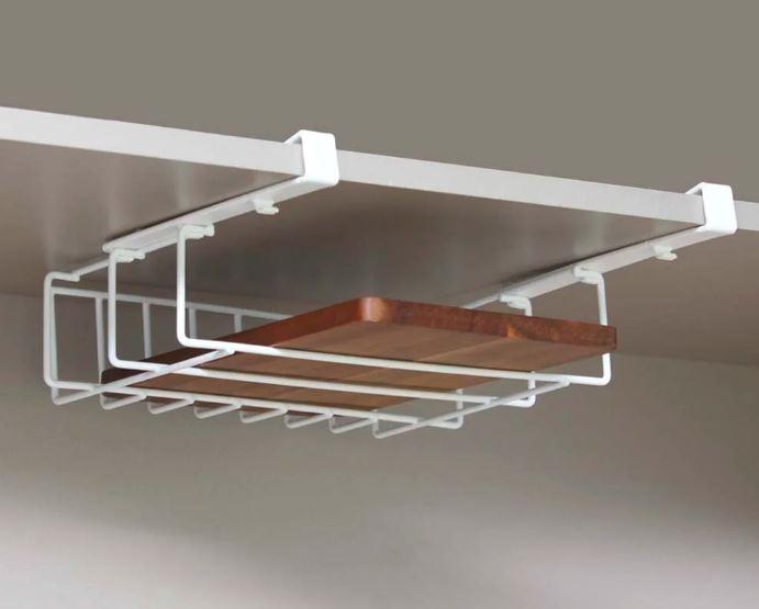 Suporte para tábuas (pode ser usado na prateleira ou na porta do armário). Por R$ 23,70 no <a href="https://www.aramado.com/suporte-de-tabua-de-porta?utm_source=g-shopping&utm_medium=cpc&utm_campaign=GoogleShopping&source_campaign=GoogleShopping&gclid=EAIaIQobChMIqLi1q6vZ3QIVhIiRCh1JsQiXEAQYAiABEgKEj_D_BwE" target="_blank" rel="noopener">Aramado</a>.