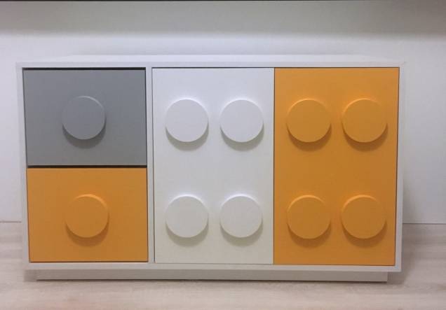 Armário organizador Lego, de MDF laminado, 1 x 0,48 x 0,60 m. <a href="https://www.elo7.com.br/armario-organizador-lego/dp/D78570?e7src=home&e7mdm=recommendation&nav=hm_pd_rc_1_2&qrid=YVUkUqBaROvX#bn=1" target="_blank" rel="noopener">Elo 7 (TEF Design)</a>, R$ 917,20 Armário organizador Lego, de MDF laminado, 1 x 0,48 x 0,60 m. <a href="https://www.elo7.com.br/armario-organizador-lego/dp/D78570?e7src=home&e7mdm=recommendation&nav=hm_pd_rc_1_2&qrid=YVUkUqBaROvX#bn=1" target="_blank" rel="noopener">Elo 7 (TEF Design)</a>, R$ 917,20