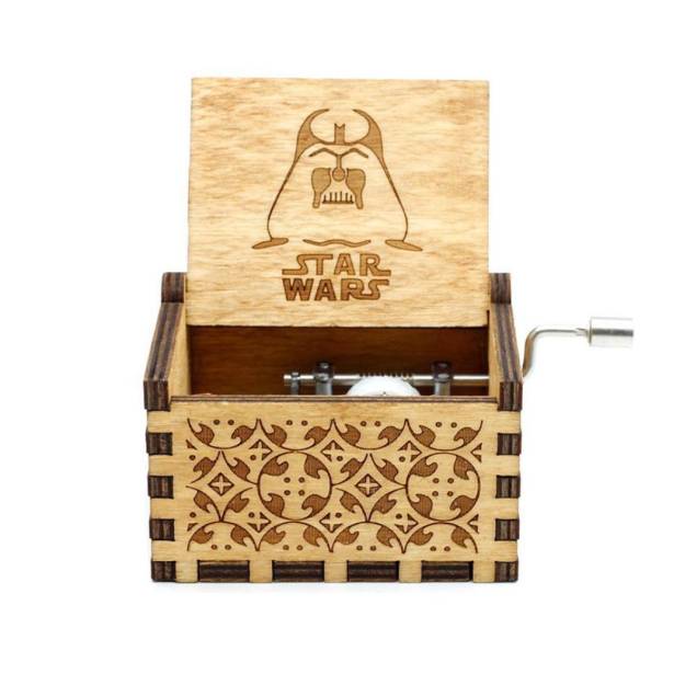 Caixa de música Star Wars, de madeira (5 x 6 x 4 cm). <a href="https://www.toyshow.com.br/colecionaveis/action-figures/caixa-de-musica-star-wars" target="_blank" rel="noopener">ToyShow</a>, R$ 99,90 Caixa de música Star Wars, de madeira (5 x 6 x 4 cm). <a href="https://www.toyshow.com.br/colecionaveis/action-figures/caixa-de-musica-star-wars" target="_blank" rel="noopener">ToyShow</a>, R$ 99,90