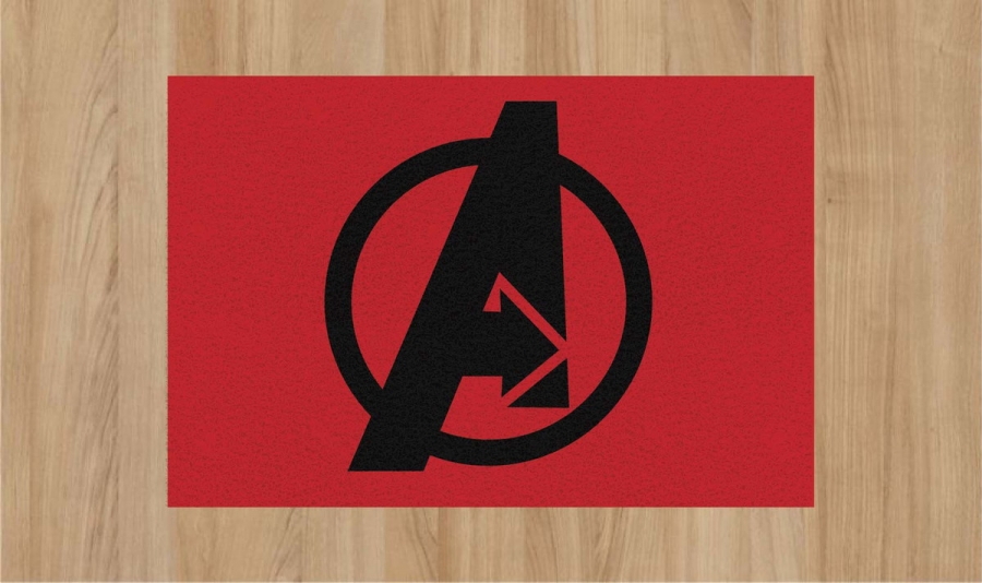 Capacho Vingadores, de PVC, nas medidas 60 x 40 cm.<a href="https://www.artgeek.com.br/capachos/capacho-avengers-vermelho---60-x-40/1302" target="_blank" rel="noopener"> Artgeek</a>, R$ 99,90