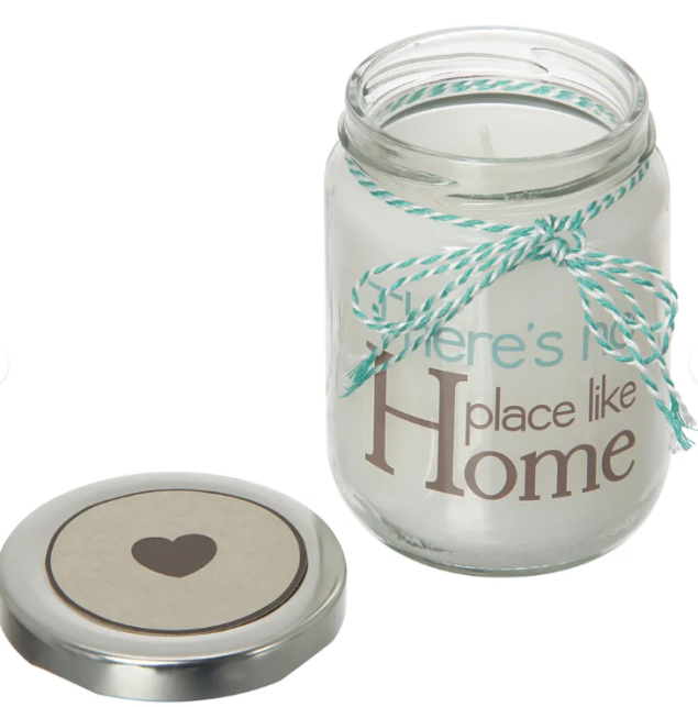 <span style="font-weight:400;">Pote com vela perfumada da linha Home Wishes. </span><a href="https://www.tokstok.com.br/wishes-vela-perf-pote-betula-4vrd-incolor-zinco-home/p?idsku=335545&gclid=EAIaIQobChMIwbWMqKKn3wIVwwmRCh1hxw-MEAQYBCABEgIgy_D_BwE"><span style="font-weight:400;">Tok&Stok</span></a>,<span style="font-weight:400;"> R$ 19,90</span> <span style="font-weight:400;">Pote com vela perfumada da linha Home Wishes. </span><a href="https://www.tokstok.com.br/wishes-vela-perf-pote-betula-4vrd-incolor-zinco-home/p?idsku=335545&gclid=EAIaIQobChMIwbWMqKKn3wIVwwmRCh1hxw-MEAQYBCABEgIgy_D_BwE"><span style="font-weight:400;">Tok&Stok</span></a>,<span style="font-weight:400;"> R$ 19,90</span>