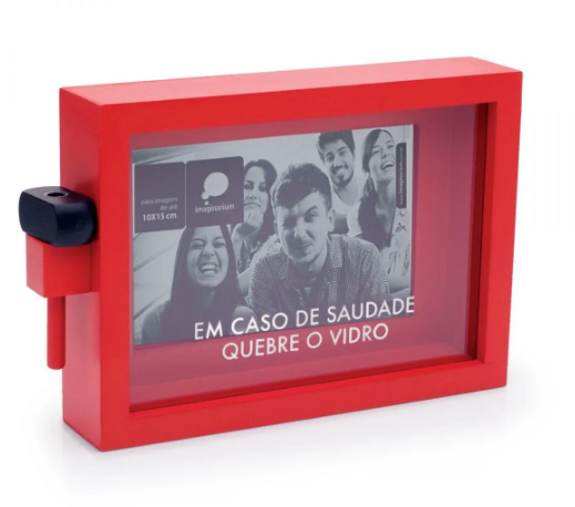 <span style="font-weight:400;">Porta-retrato Em Casos de Saudade, de 22 x 15 cm . </span><a href="https://loja.imaginarium.com.br/porta-retrato-em-caso-de-saudade/p"><span style="font-weight:400;">Imaginarium,</span></a><span style="font-weight:400;"> R$ 69,90</span> <span style="font-weight:400;">Porta-retrato Em Casos de Saudade, de 22 x 15 cm . </span><a href="https://loja.imaginarium.com.br/porta-retrato-em-caso-de-saudade/p"><span style="font-weight:400;">Imaginarium,</span></a><span style="font-weight:400;"> R$ 69,90</span>