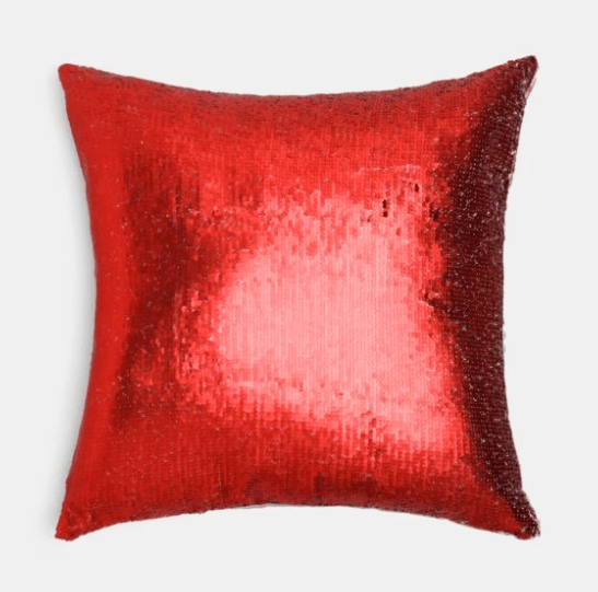 <span style="font-weight:400;">Almofada Paetê Natal, de 45 x 45 cm. </span><a href="https://www.riachuelo.com.br/almofada-paete-natal-12438316001_sku"><span style="font-weight:400;">Riachuelo, </span></a><span style="font-weight:400;">R$ 59,90</span> <span style="font-weight:400;">Almofada Paetê Natal, de 45 x 45 cm. </span><a href="https://www.riachuelo.com.br/almofada-paete-natal-12438316001_sku"><span style="font-weight:400;">Riachuelo, </span></a><span style="font-weight:400;">R$ 59,90</span>