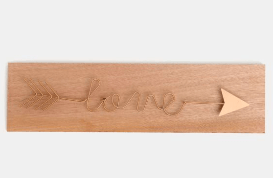 <span style="font-weight:400;">Placa decorativa Love, de MDF (45 x 12 cm). </span><a href="https://www.riachuelo.com.br/placa-decorativa-love-45-x-12-cm-12572179001_sku?src_click=item_page.recs_product_2&id=12572179001"><span style="font-weight:400;">Riachuelo</span></a>,<span style="font-weight:400;"> R$ 39,90</span> <span style="font-weight:400;">Placa decorativa Love, de MDF (45 x 12 cm). </span><a href="https://www.riachuelo.com.br/placa-decorativa-love-45-x-12-cm-12572179001_sku?src_click=item_page.recs_product_2&id=12572179001"><span style="font-weight:400;">Riachuelo</span></a>,<span style="font-weight:400;"> R$ 39,90</span>