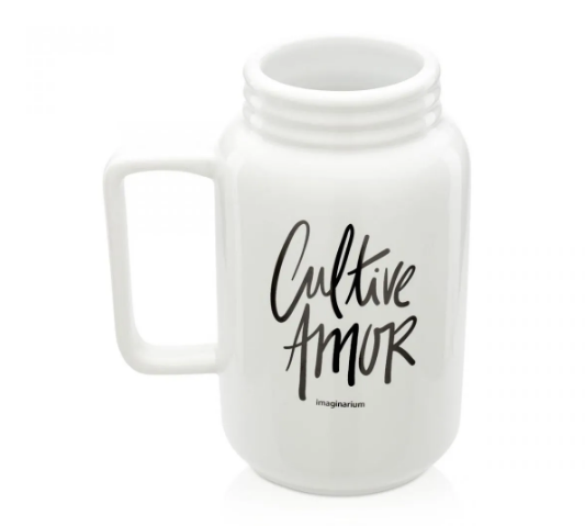 <span style="font-weight:400;">Vaso Caneca Pote Pontos Poás, de 19 cm. </span><a href="https://loja.imaginarium.com.br/vaso-caneca-pote-pontos-poas/p"><span style="font-weight:400;">Imaginarium</span></a>,<span style="font-weight:400;"> R$ 99,90 </span> <span style="font-weight:400;">Vaso Caneca Pote Pontos Poás, de 19 cm. </span><a href="https://loja.imaginarium.com.br/vaso-caneca-pote-pontos-poas/p"><span style="font-weight:400;">Imaginarium</span></a>,<span style="font-weight:400;"> R$ 99,90 </span>