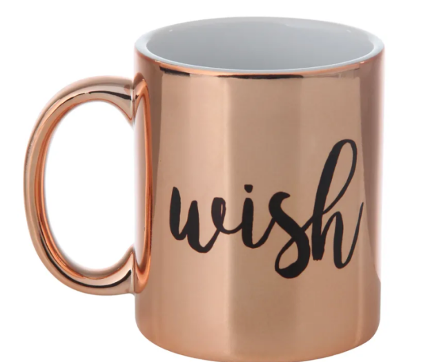 <span style="font-weight:400;">Caneca Wish and Shout, de 300 ml. </span><a href="https://www.tokstok.com.br/wish-caneca-300-ml-cobre-preto-wish-and-shout/p?idsku=342059"><span style="font-weight:400;">Tok&Stok</span></a><span style="font-weight:400;">, R$ 39,90 </span> <span style="font-weight:400;">Caneca Wish and Shout, de 300 ml. </span><a href="https://www.tokstok.com.br/wish-caneca-300-ml-cobre-preto-wish-and-shout/p?idsku=342059"><span style="font-weight:400;">Tok&Stok</span></a><span style="font-weight:400;">, R$ 39,90 </span>