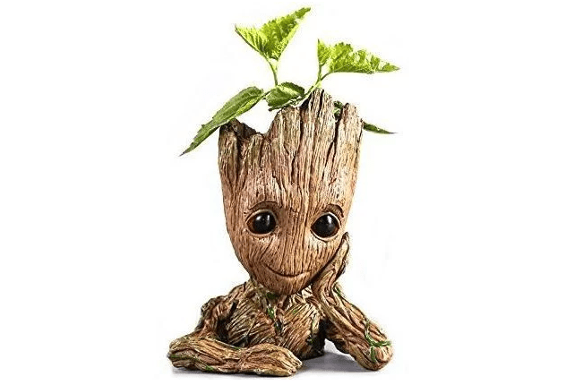 Vaso Guardiões da Galáxia - Baby Groot. <a href="https://www.toyshow.com.br/colecionaveis/action-figures/vaso-baby-groot-guardioes-da-galaxia-vol-2-guardians-of-the-galaxy-vol-2">Toy Show</a>, R$ 89,90