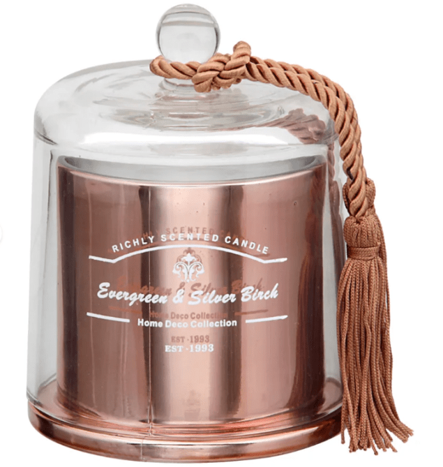 Vela perfumada com essência de bétula e suporte de vidro, de 14 cm de altura. <a href="https://www.tokstok.com.br/vela-perf-pote-betula-14x11-cobre-incolor-olfactory/p">Tok&Stok</a>, R$ 75,90 Vela perfumada com essência de bétula e suporte de vidro, de 14 cm de altura. <a href="https://www.tokstok.com.br/vela-perf-pote-betula-14x11-cobre-incolor-olfactory/p">Tok&Stok</a>, R$ 75,90