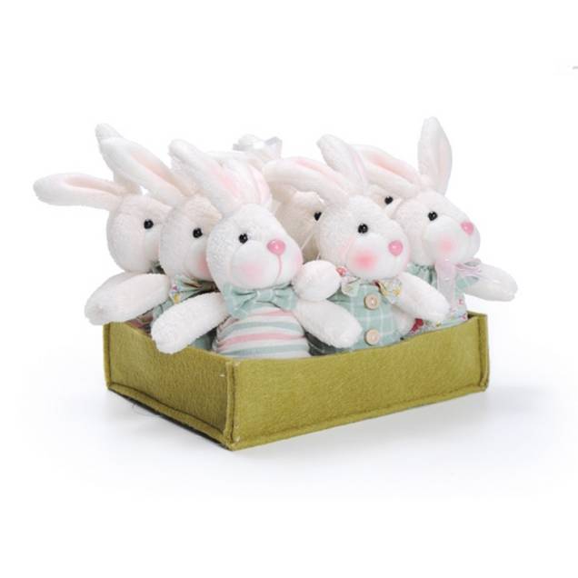 Caixa com nove minicoelhos de pelúcia, de poliéster. <a href="https://www.americanas.com.br/produto/32416425/caixa-c-9-mini-coelhos-pelucia-p-pendurar-decoracao-pascoa-verde" target="_blank" rel="noopener">Americanas.com, </a>R$ 441,90 Caixa com nove minicoelhos de pelúcia, de poliéster. <a href="https://www.americanas.com.br/produto/32416425/caixa-c-9-mini-coelhos-pelucia-p-pendurar-decoracao-pascoa-verde" target="_blank" rel="noopener">Americanas.com, </a>R$ 441,90