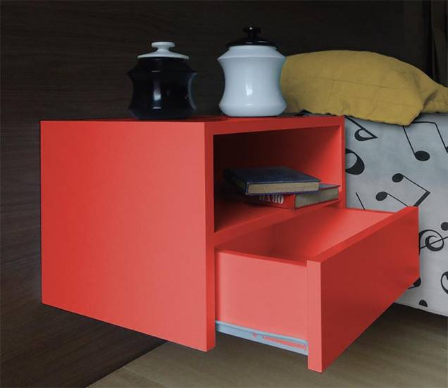 Criado-mudo suspenso, Formalivre. <a href="https://www.magazineluiza.com.br/criado-mudo-nicho-com-gaveteiro-suspenso-coral-salmao-laca-formalivre/p/8231272/mo/mocr/" target="_blank" rel="noopener">Magazine Luiza</a>, R$ 298 Criado-mudo suspenso, Formalivre. <a href="https://www.magazineluiza.com.br/criado-mudo-nicho-com-gaveteiro-suspenso-coral-salmao-laca-formalivre/p/8231272/mo/mocr/" target="_blank" rel="noopener">Magazine Luiza</a>, R$ 298