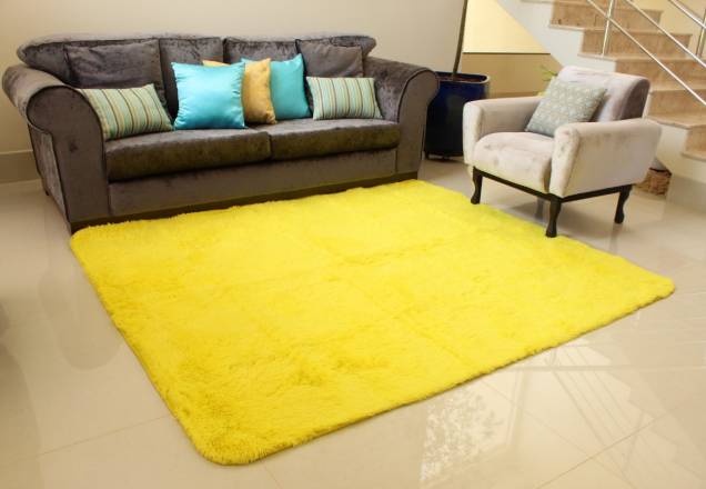 Tapete Peludo Amarelo, da DS Decor, de poliéster, 2,40 x 2 m. <a href="https://www.shoptime.com.br/produto/92111366/tapete-carpete-2-00x2-40m-peludo-felpudo-pelo-alto-macio-sala-quarto-amarelo-ds-decor?pfm_carac=tapete%20sala%20pelo%20alto&pfm_index=0&pfm_page=search&pfm_pos=grid&pfm_type=search_page%20" target="_blank" rel="noopener">Shoptime</a>, R$ 299,90 Tapete Peludo Amarelo, da DS Decor, de poliéster, 2,40 x 2 m. <a href="https://www.shoptime.com.br/produto/92111366/tapete-carpete-2-00x2-40m-peludo-felpudo-pelo-alto-macio-sala-quarto-amarelo-ds-decor?pfm_carac=tapete%20sala%20pelo%20alto&pfm_index=0&pfm_page=search&pfm_pos=grid&pfm_type=search_page%20" target="_blank" rel="noopener">Shoptime</a>, R$ 299,90