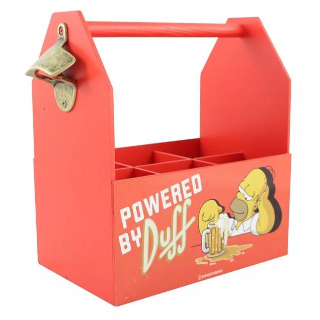 Engradado com Abridor Duff Beer, com seis compartimentos, de madeira, medidas 22 x 14,5 x 25 cm. <a href="https://www.bizoca.com.br/produto/2112-engradado-com-abridor-duff-beer-zona-criativa" target="_blank" rel="noopener">Bizoca</a>, R$ 79,22 Engradado com Abridor Duff Beer, com seis compartimentos, de madeira, medidas 22 x 14,5 x 25 cm. <a href="https://www.bizoca.com.br/produto/2112-engradado-com-abridor-duff-beer-zona-criativa" target="_blank" rel="noopener">Bizoca</a>, R$ 79,22