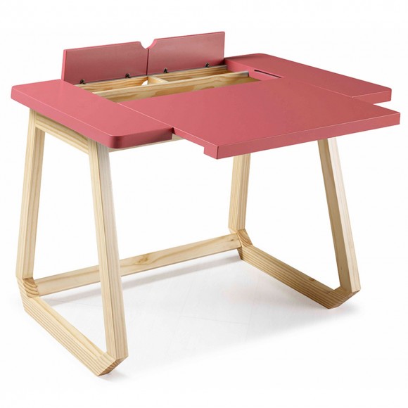 Escrivaninha Le Roc Coral. <a href="https://www.aiup.com.br/escrivaninha-le-roc-rosa-coral" target="_blank" rel="noopener">Aiup</a>, R$ 539 Escrivaninha Le Roc Coral. <a href="https://www.aiup.com.br/escrivaninha-le-roc-rosa-coral" target="_blank" rel="noopener">Aiup</a>, R$ 539