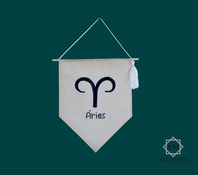 Flâmula coleção Zodíaco, de 26 x 30 cm. <a href="https://www.elo7.com.br/flamula-colecao-zodiaco/dp/BD2723?pp=38&pn=1&nav=sch_pd_sr_1_38&qrid=qUJKgo8gWB1w#dmcl=0&dsab=0&hpa=0&pso=up&ps2=1&hsv=1&pcpe=1&nis=0&ucrq=1&npc=0&supc=1&smk=0&df=d&rps=0&uct=0&rhpv=0&srm=0&ssl=0&sew=1&ccil=0&sms=0&spc=1&staa=0&smsm=0&usb=1&ses=1&sei=1&suf=0&smps=0&rfn=0&sedk=0&sewb=1&sac=0&uso=o&smc=1&hsn=0&dccs=0&sum=0&sep=1&dpch=0&cpr=0&secpl=0&col=b&inp=0&sed=1" target="_blank" rel="noopener">Elo 7 (Arte Madura Presentes)</a>, R$ 15 Flâmula coleção Zodíaco, de 26 x 30 cm. <a href="https://www.elo7.com.br/flamula-colecao-zodiaco/dp/BD2723?pp=38&pn=1&nav=sch_pd_sr_1_38&qrid=qUJKgo8gWB1w#dmcl=0&dsab=0&hpa=0&pso=up&ps2=1&hsv=1&pcpe=1&nis=0&ucrq=1&npc=0&supc=1&smk=0&df=d&rps=0&uct=0&rhpv=0&srm=0&ssl=0&sew=1&ccil=0&sms=0&spc=1&staa=0&smsm=0&usb=1&ses=1&sei=1&suf=0&smps=0&rfn=0&sedk=0&sewb=1&sac=0&uso=o&smc=1&hsn=0&dccs=0&sum=0&sep=1&dpch=0&cpr=0&secpl=0&col=b&inp=0&sed=1" target="_blank" rel="noopener">Elo 7 (Arte Madura Presentes)</a>, R$ 15