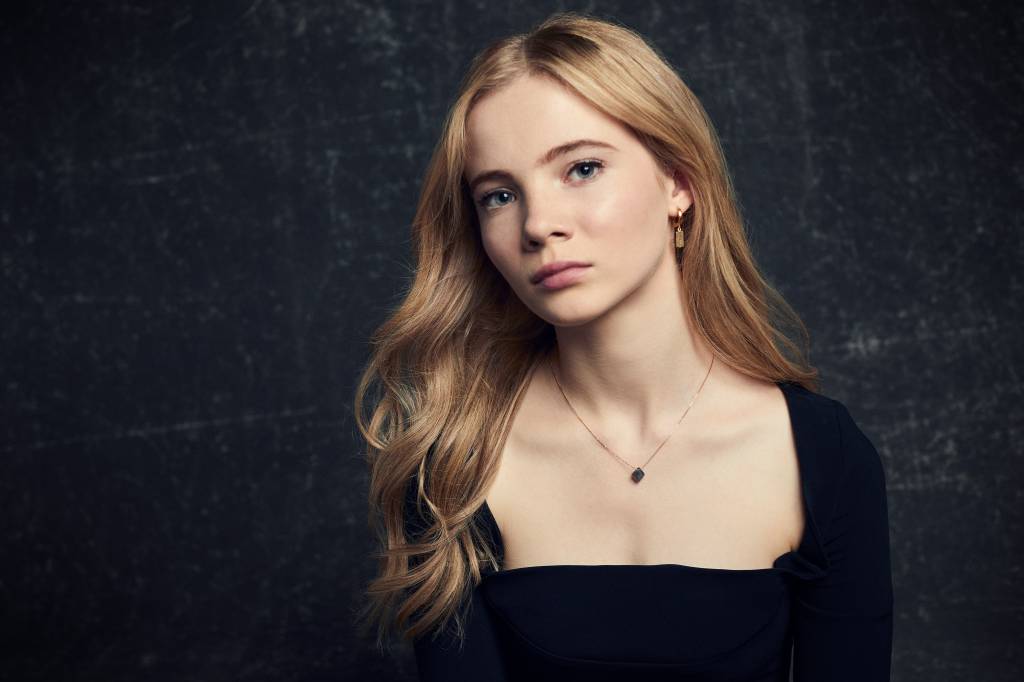 Freya Allan_Gray Freya Allan_Gray