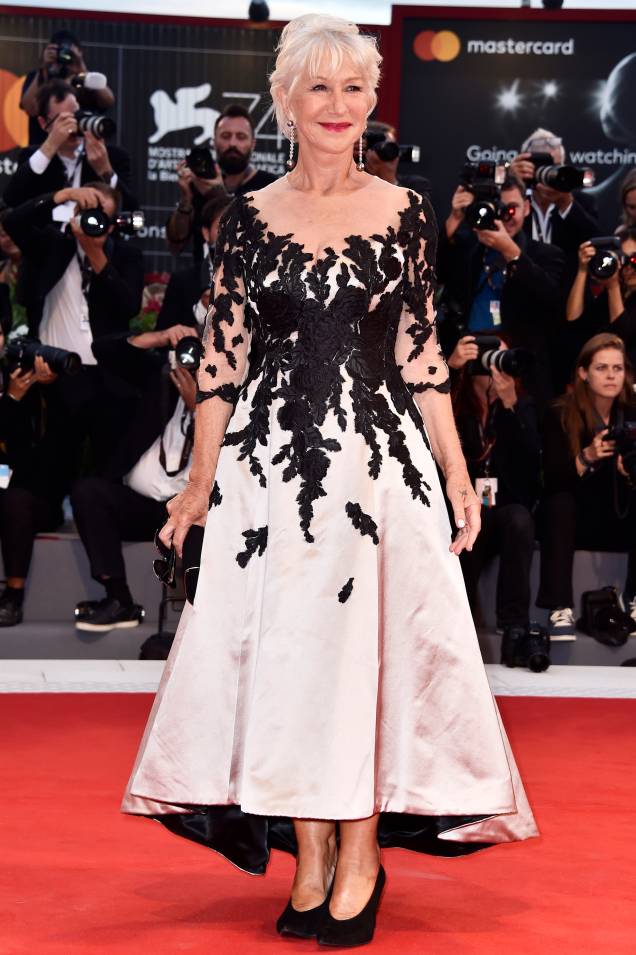 <strong>Helen Mirren</strong> de <strong>Sassi Holford</strong> na première de <span><strong>The Leisure Seeker</strong>.</span> <strong>Helen Mirren</strong> de <strong>Sassi Holford</strong> na première de <span><strong>The Leisure Seeker</strong>.</span>