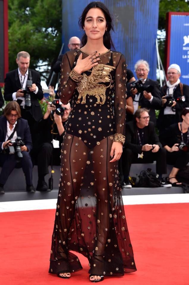 <strong>Levante</strong> de <strong>Alberta Ferretti</strong> na première de <strong>Una Famiglia</strong>. <strong>Levante</strong> de <strong>Alberta Ferretti</strong> na première de <strong>Una Famiglia</strong>.