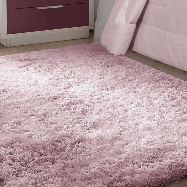 Tapete Kioto Rosa Bebê, da Corttex, de poliéster, 1,50 x 1 m. <a href="https://www.mobly.com.br/tapete-kioto-rosa-bebe-100-x-150-cm-tapetes-corttex-485760.html" target="_blank" rel="noopener">Mobly</a>, R$ 215,91 Tapete Kioto Rosa Bebê, da Corttex, de poliéster, 1,50 x 1 m. <a href="https://www.mobly.com.br/tapete-kioto-rosa-bebe-100-x-150-cm-tapetes-corttex-485760.html" target="_blank" rel="noopener">Mobly</a>, R$ 215,91