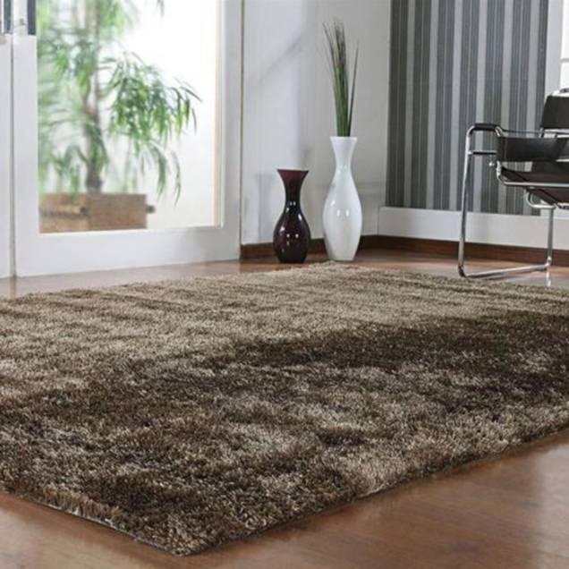 Tapete Malaga, da Niazitex, de poliéster, 2,50 x 2 m. <a href="https://www.americanas.com.br/produto/33706772/tapete-malaga-2-00-x-2-50-niazitex-castor?WT.srch=1&acc=e789ea56094489dffd798f86ff51c7a9&epar=bp_pl_00_go_cmb_todas_geral_gmv&gclid=EAIaIQobChMIo5eq186q4wIVCIGRCh3Elg5bEAYYASABEgLEzPD_BwE&i=573ffb7feec3dfb1f805face&o=5ac4028eebb19ac62c4016e7&opn=YSMESP&sellerId=6976612000109" target="_blank" rel="noopener">Americanas.com</a>, R$ 679,90 Tapete Malaga, da Niazitex, de poliéster, 2,50 x 2 m. <a href="https://www.americanas.com.br/produto/33706772/tapete-malaga-2-00-x-2-50-niazitex-castor?WT.srch=1&acc=e789ea56094489dffd798f86ff51c7a9&epar=bp_pl_00_go_cmb_todas_geral_gmv&gclid=EAIaIQobChMIo5eq186q4wIVCIGRCh3Elg5bEAYYASABEgLEzPD_BwE&i=573ffb7feec3dfb1f805face&o=5ac4028eebb19ac62c4016e7&opn=YSMESP&sellerId=6976612000109" target="_blank" rel="noopener">Americanas.com</a>, R$ 679,90